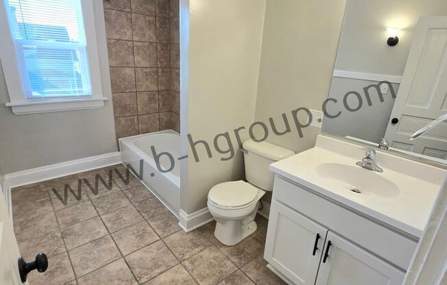 2 beds, 1 bath, 1,111 sqft, $1,250, Unit Upper