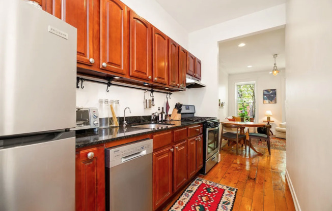 464 MACON ST