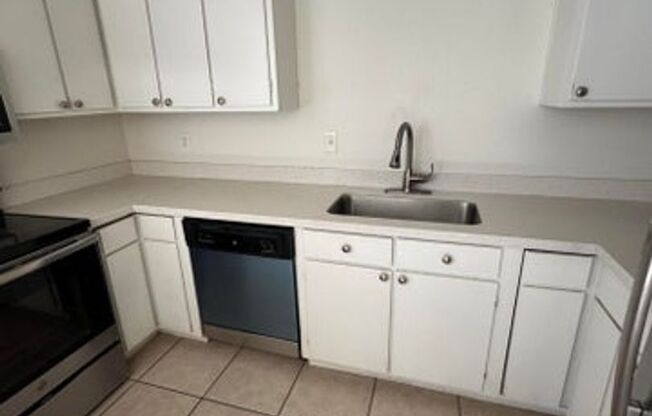 3 beds, 2 baths, $1,850, Unit UNIT 123