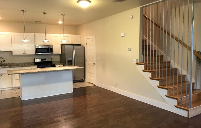 2 beds, 2.5 baths, 1,156 sqft, $1,600