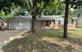 Nice 3 Bedroom, 2 full Bath Home Located in Burleson.