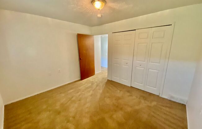 2 beds, 1 bath, 900 sqft, $1,145, Unit #4