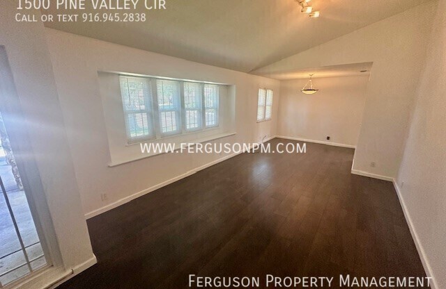 1500 PINE VLY CIR