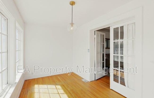 223 EDITH BLVD SE