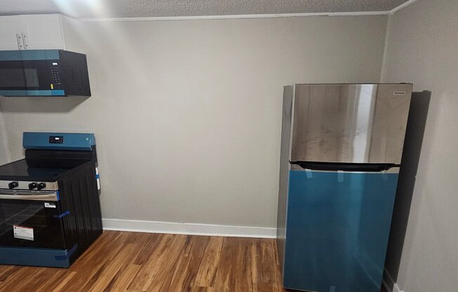 1040 E DR