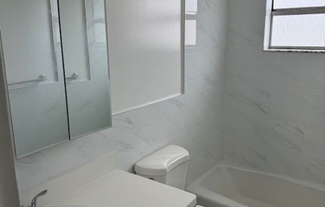 301 S Crescent Dr Hollywood, FL 33021