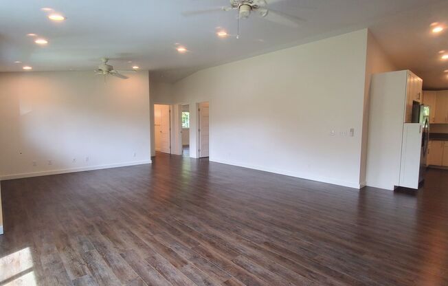 4 bed, 3 bath with den, upstairs unit in Kailua, AVAILABLE NOW!