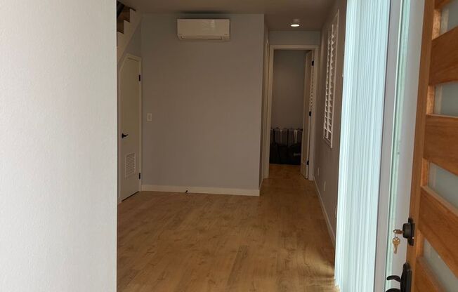 3 Bedroom/ 3 Bathroom Home in Huntington Beach!