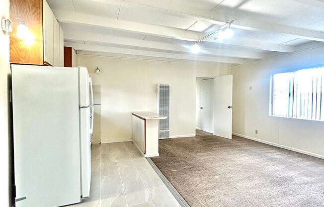 Upstairs 1 Bed/1 Bath Apartment in San Mateo Available Now!