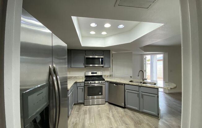 Colonia Apartment Homes - Roger