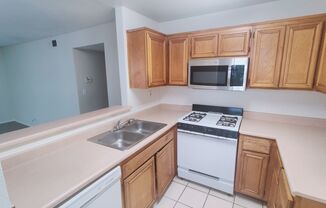 2 beds, 2 baths, $2,095, Unit 107