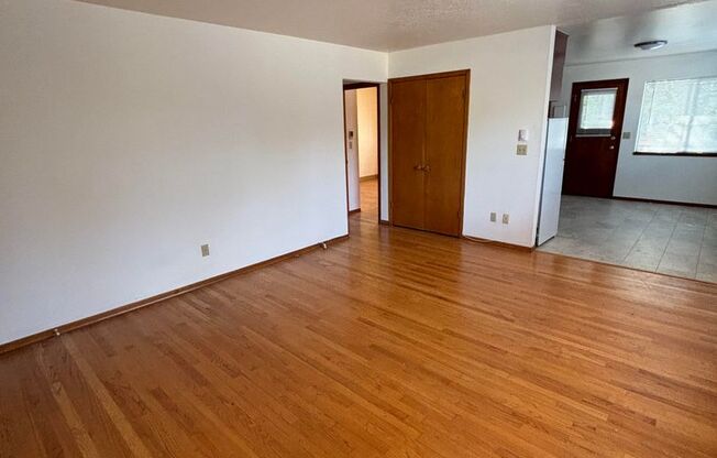 2 beds, 1 bath, 1,000 sqft, $1,595, Unit 8707