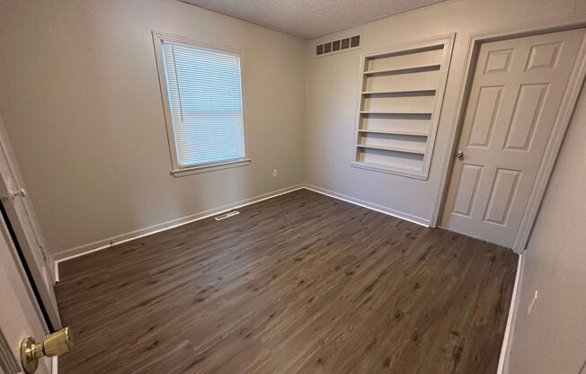 $1250 - 3 bed 1.5 bath - Single Family Home located in the McCormick Neighborhood
