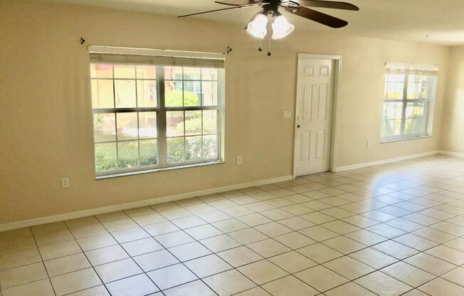 Nice single family located in Naples!3BR/2 and half Bath.Utilities included. Reserve now!