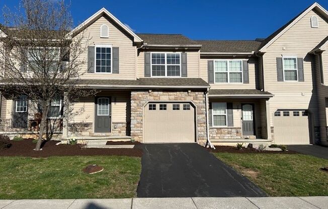 Welcome to this charming 3 bedroom, 2.5 bathroom, 3,000 sq ft home located in Mechanicsburg, PA/Cumberland Valley School District!