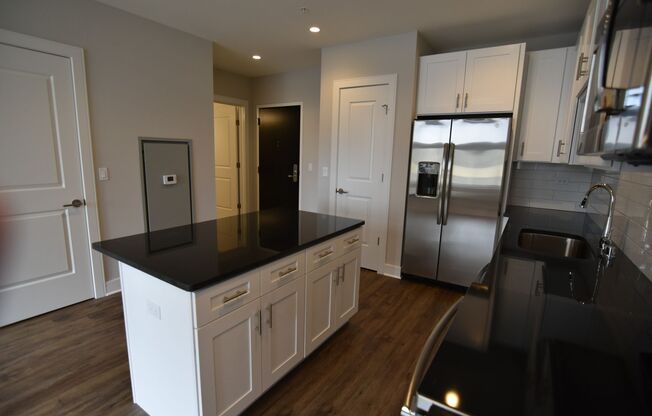 1 bed, 1 bath, 642 sqft, $2,570, Unit 3833-608