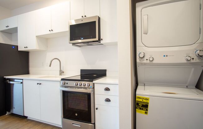 Studio, 1 bath, 326 sqft, $1,150, Unit 301
