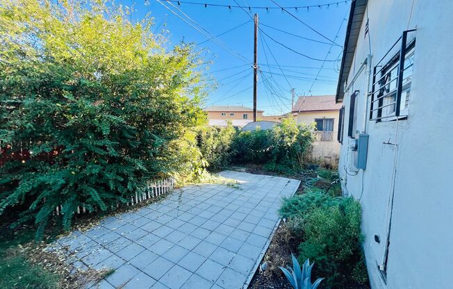 2 beds, 1 bath, $2,400, Unit 3546 1/2 El Sereno Ave