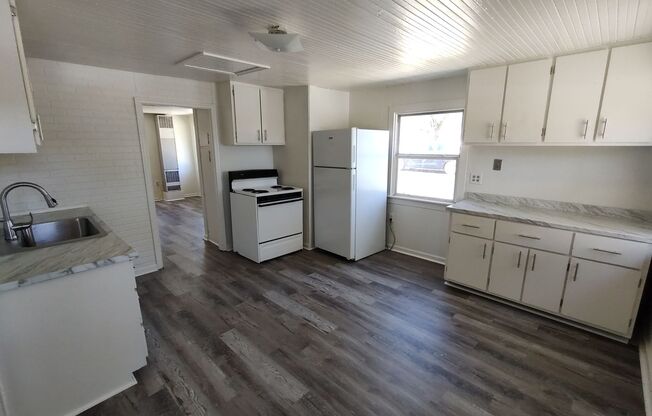 2 Bedroom 1 Bath Newly Remodeled House