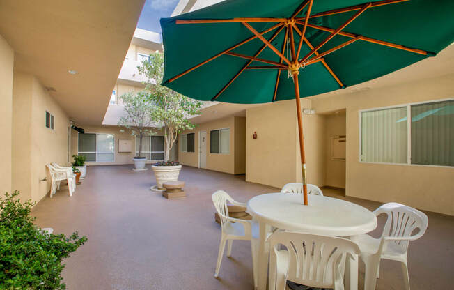 Apartment Building in Los Angeles Courtyard