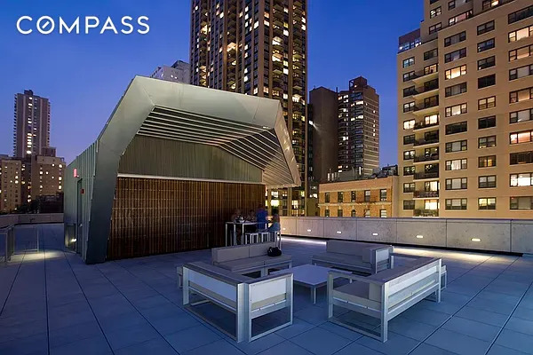 1 bed, 1 bath, 715 sqft, $7,000, Unit 32C