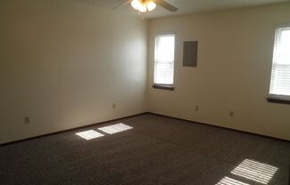 2 beds, 1 bath, 975 sqft, $850, Unit D