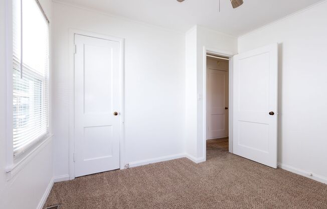 2 beds, 1 bath, $1,095