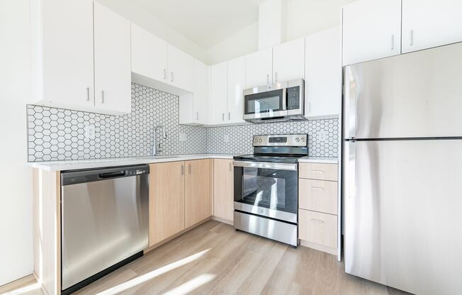 8770 N Willamette