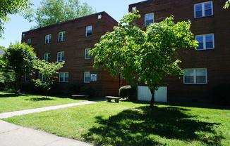 3 beds, 2 baths, $1,995, Unit Apt. 103