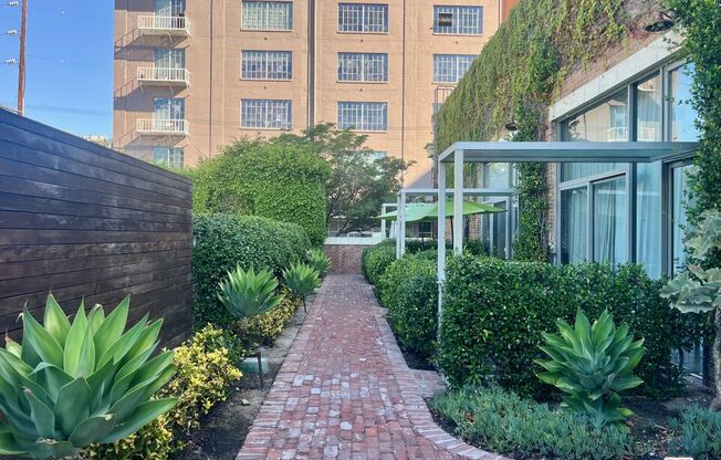 1 bed, 2 baths, 1,189 sqft, $3,950, Unit 504