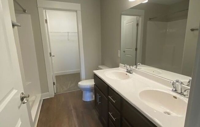3 beds, 2 baths, 1,381 sqft, $2,371, Unit 2119-201