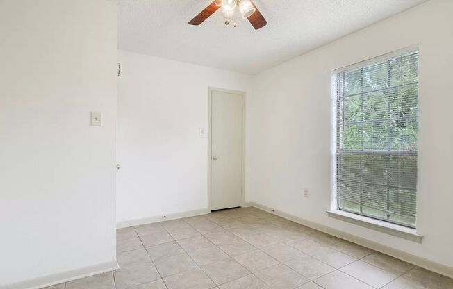 1 bed, 1 bath, 700 sqft, $695, Unit Unit 106