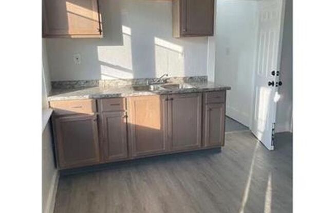 2 beds, 1 bath, 1,285 sqft, $900, Unit 1