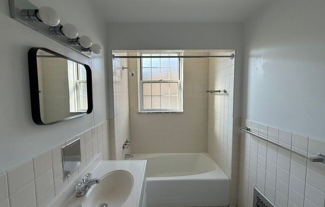 2 beds, 2 baths, 1,303 sqft, $2,200, Unit New King Edward  301