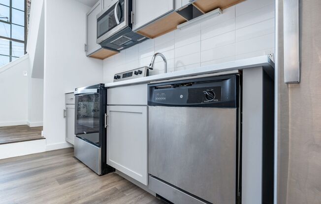 3 beds, 2 baths, 1,171 sqft, $1,950, Unit 1