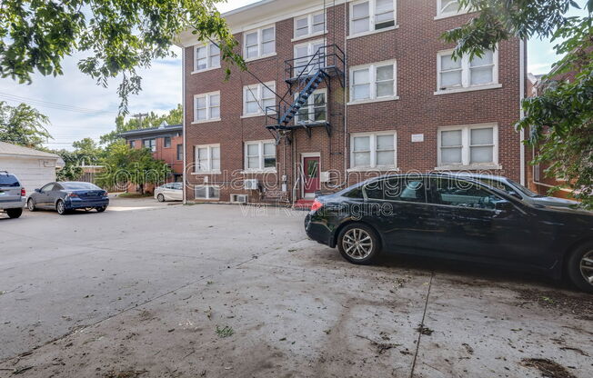 Studio, 1 bath, 675 sqft, $875, Unit 11