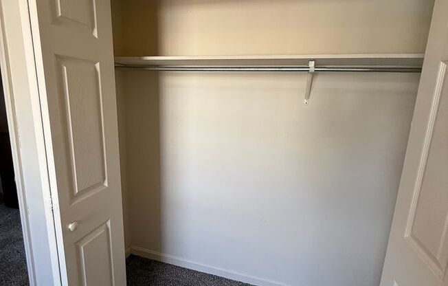 2 beds, 1 bath, 770 sqft, $850, Unit 4998