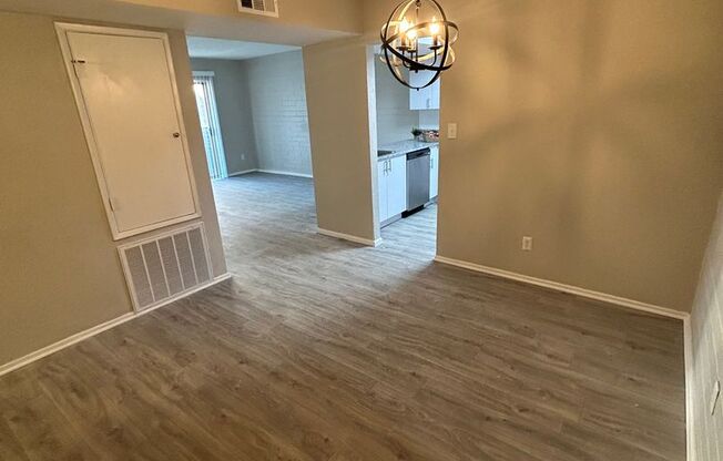 2 beds, 1 bath, 1,000 sqft, $1,195, Unit 301