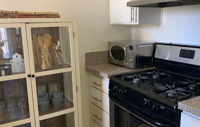 1 bed, 1 bath, $2,075, Unit 107