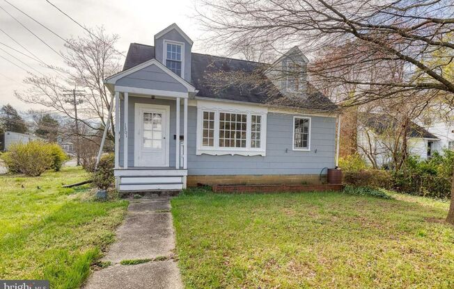 Live the true Annapolis lifestyle in this picturesque 3bd 2bth cape cod home
