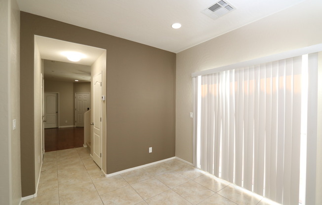 Lovely Home with Community Pool