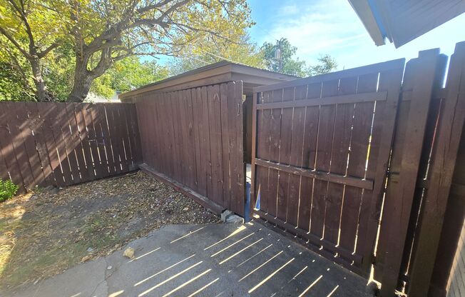 3 Bedroom/2 Bathroom/2 Covered Parking Places - Remodeled