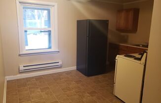 2 beds, 1 bath, 1,037 sqft, $850, Unit Apartment 2