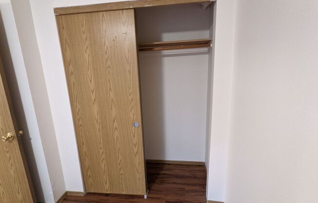 2 beds, 1 bath, 750 sqft, $1,395, Unit 33
