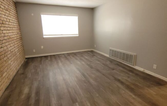 2 beds, 2 baths, 925 sqft, $1,300, Unit 122