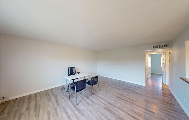 2 beds, 1 bath, 900 sqft, $1,390, Unit 25