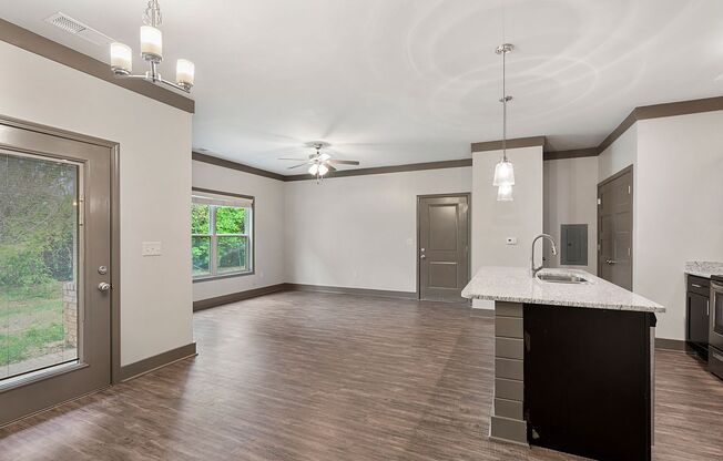 1 bed, 1 bath, 765 sqft, $815, Unit 33