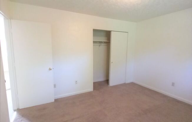 2 beds, 1 bath, 903 sqft, $1,170, Unit K-5