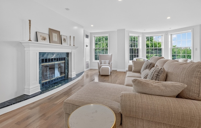 54 COMMONWEALTH AVE