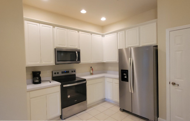 3351 WHITSTONE CIR